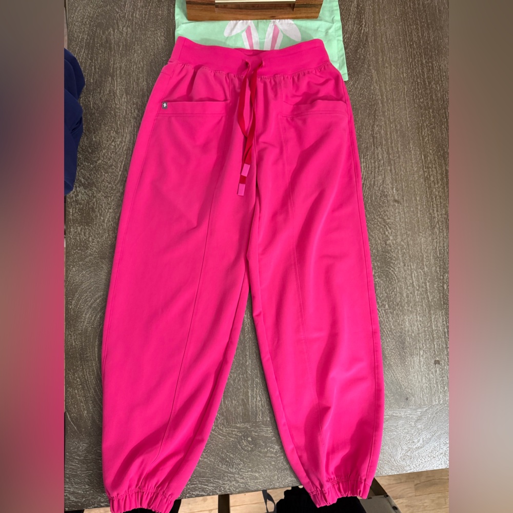 Figs Shocking Pink Rio Relaxed Jogger Scrub Pant